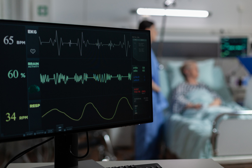 Enfermo en cama de hospital con monitor